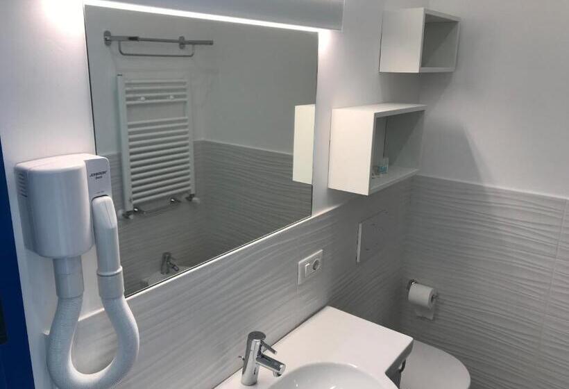 בית מלון כפרי Paris Resort