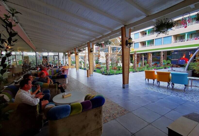 هتل Phoenicia Royal