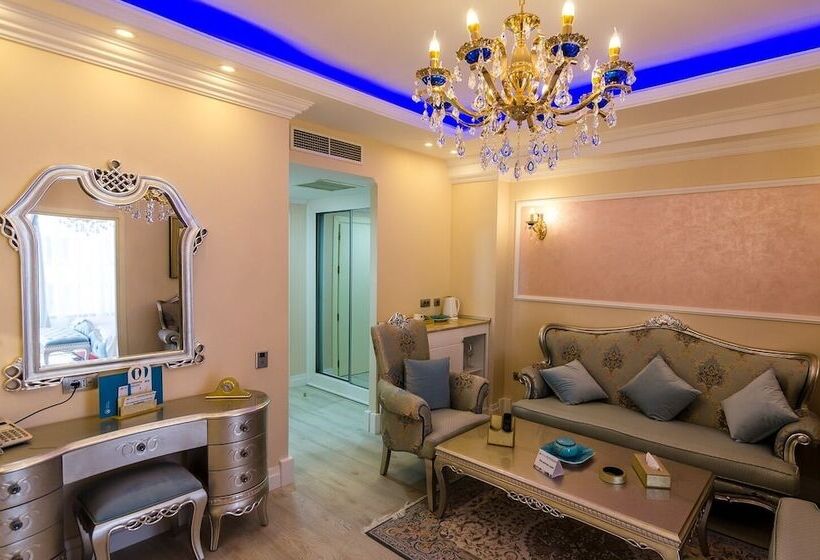 هتل Phoenicia Royal