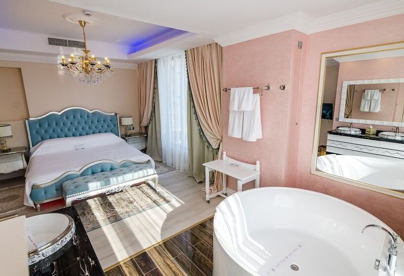 هتل Phoenicia Royal