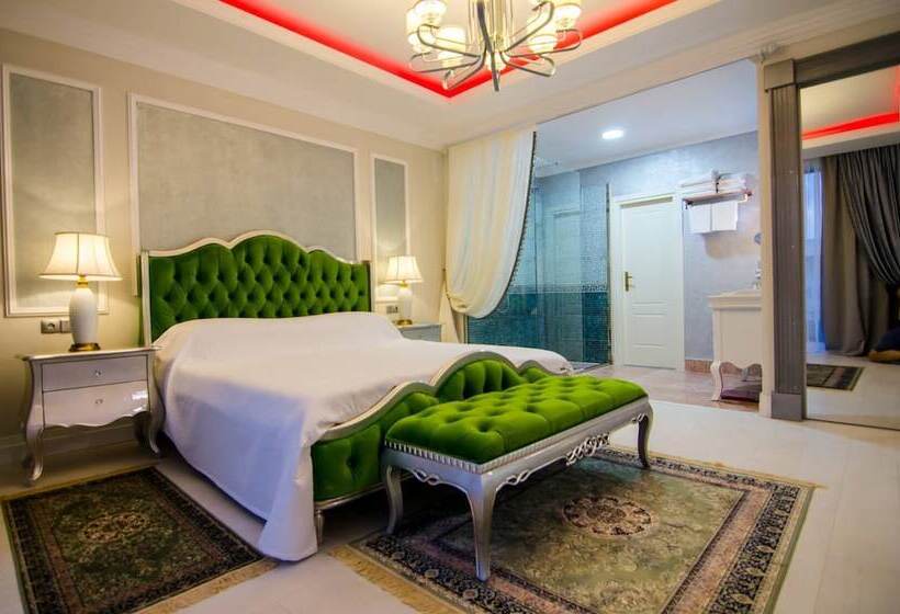 هتل Phoenicia Royal