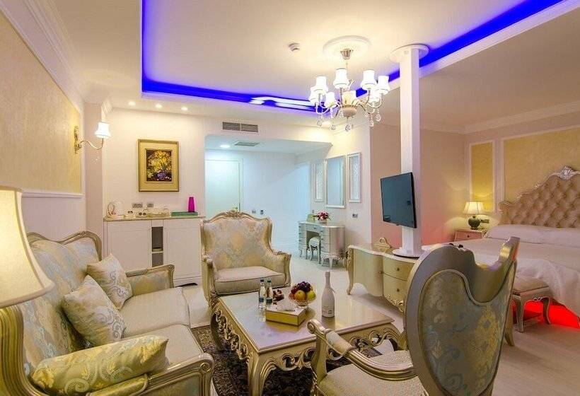 هتل Phoenicia Royal