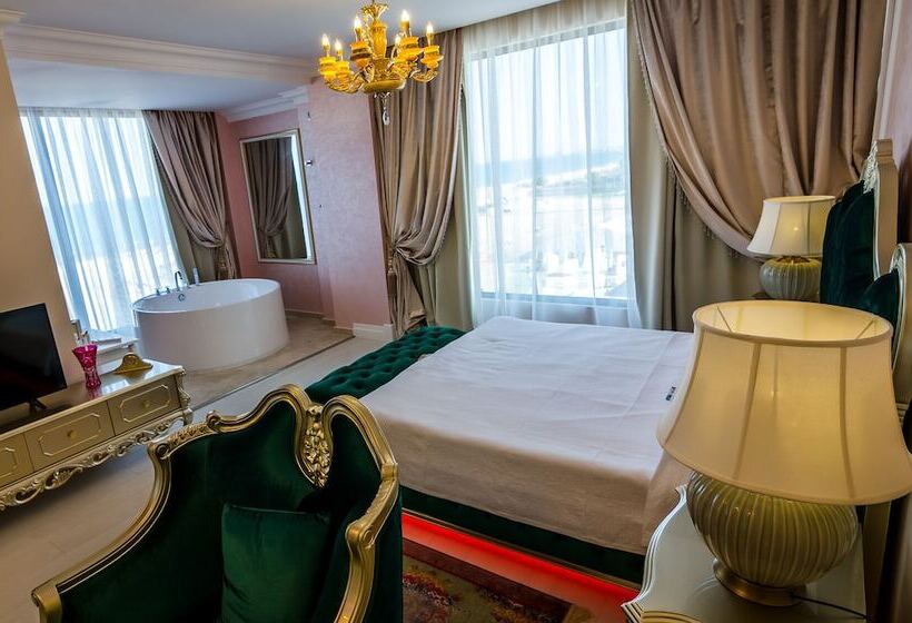 هتل Phoenicia Royal