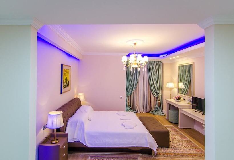 هتل Phoenicia Royal