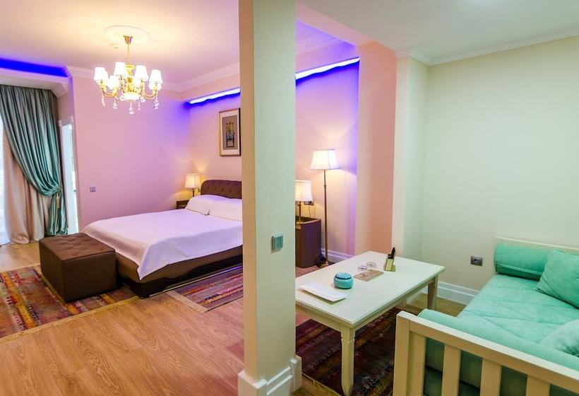 هتل Phoenicia Royal