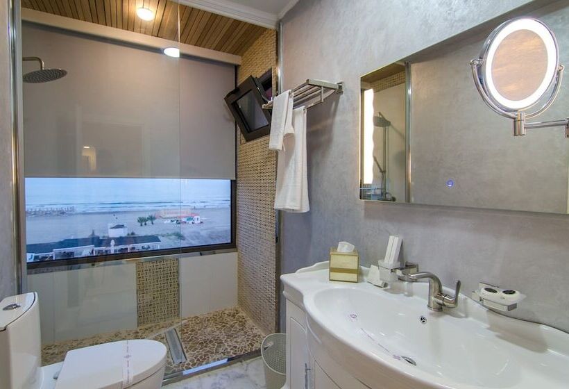 هتل Phoenicia Royal