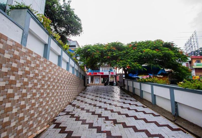 Hotel Woodside Residency