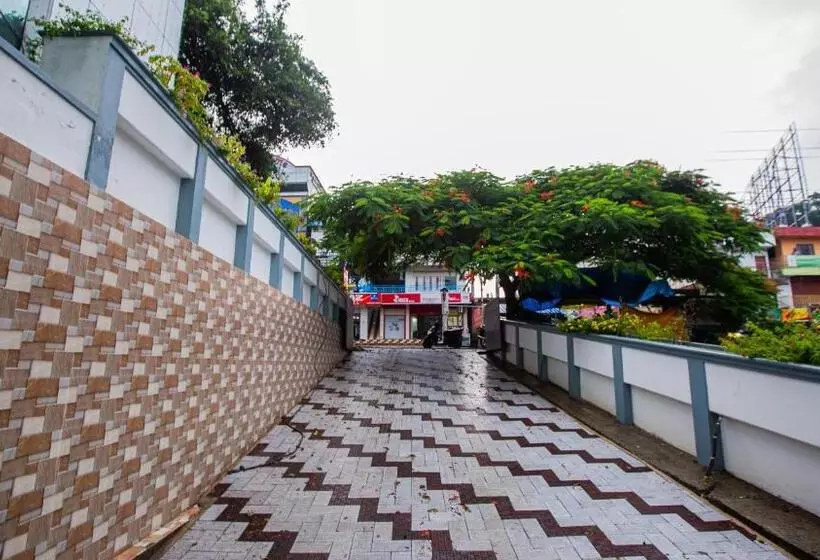 ホテル Woodside Residency