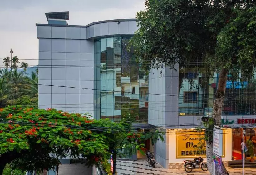 ホテル Woodside Residency