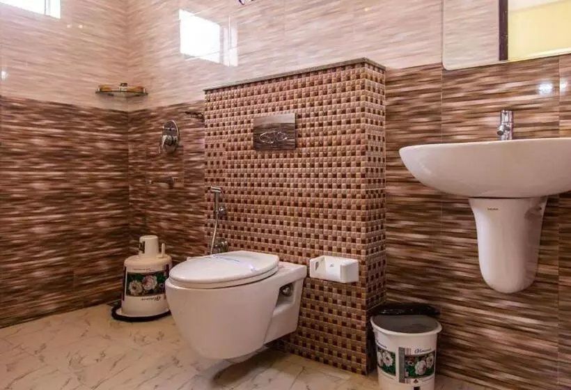 ホテル Woodside Residency