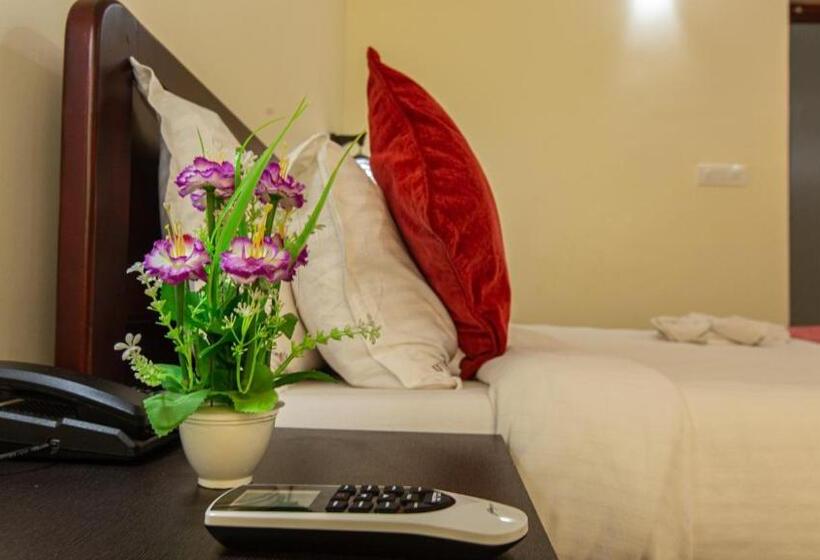 Hotel Woodside Residency