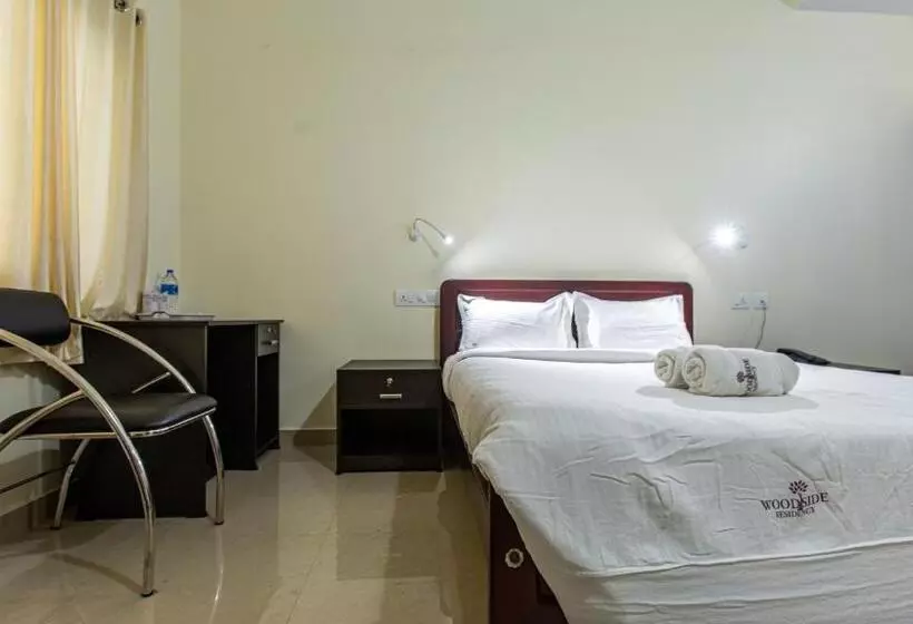 ホテル Woodside Residency