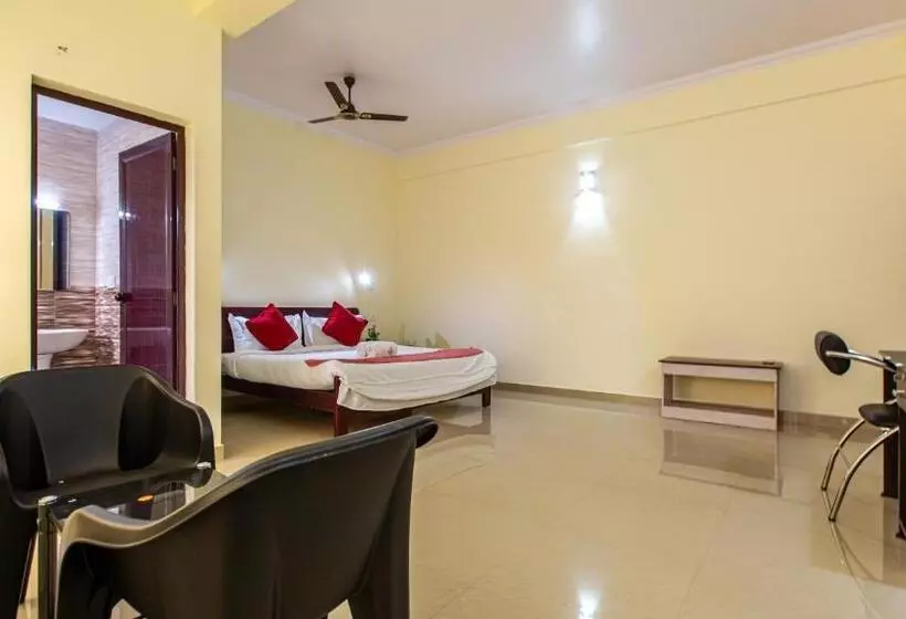 ホテル Woodside Residency