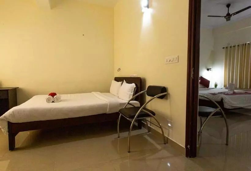 ホテル Woodside Residency