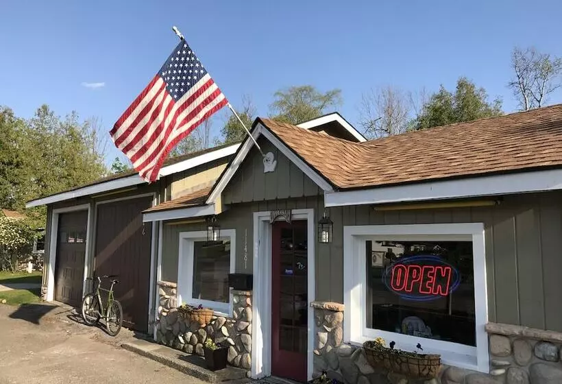 Motelli Cedar Ridge Cabins