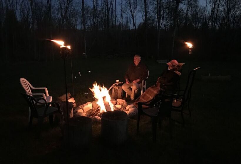 فندق على الطريق Cedar Ridge Cabins