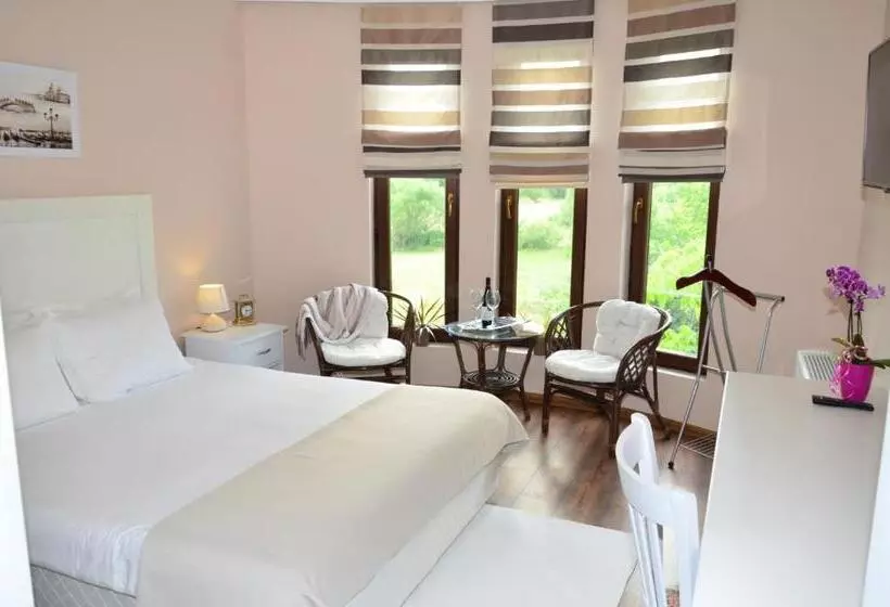 Majatalo Guesthouse Green Fields