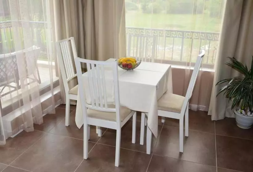 Majatalo Guesthouse Green Fields