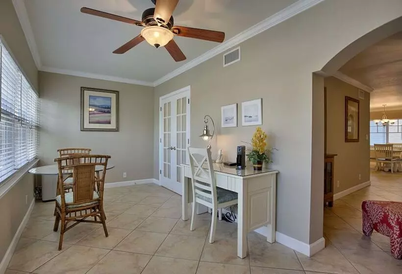 Отель Barefoot Beach Resort