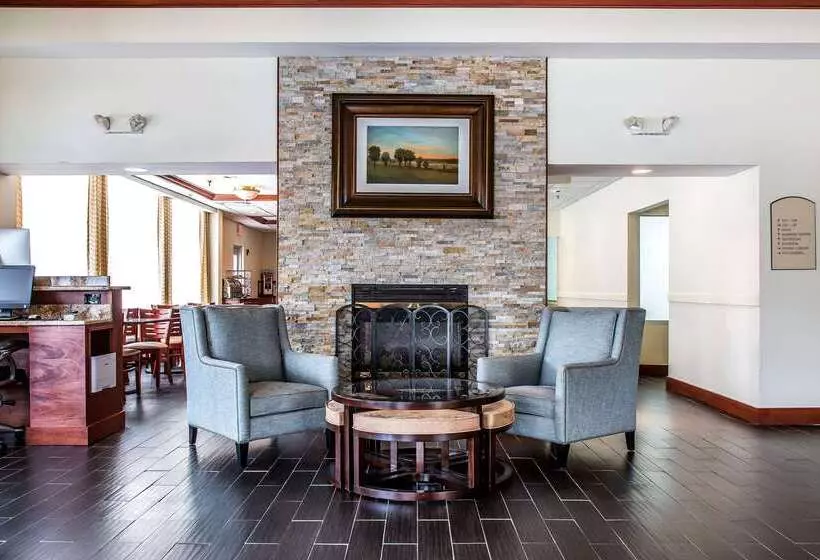 Clarion Hotel & Suites Hamden New Haven