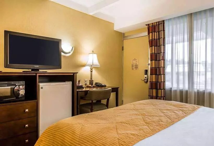 Clarion Hotel & Suites Hamden New Haven