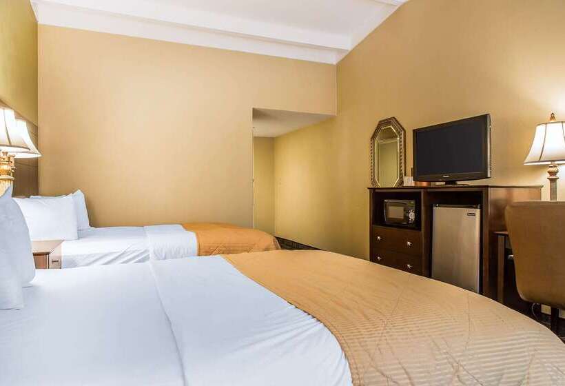 Clarion Hotel & Suites Hamden New Haven