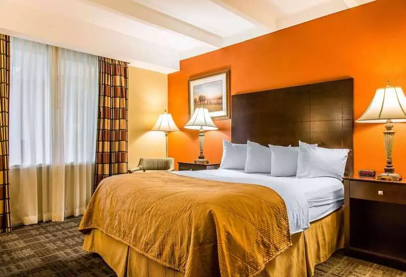 Clarion Hotel & Suites Hamden New Haven