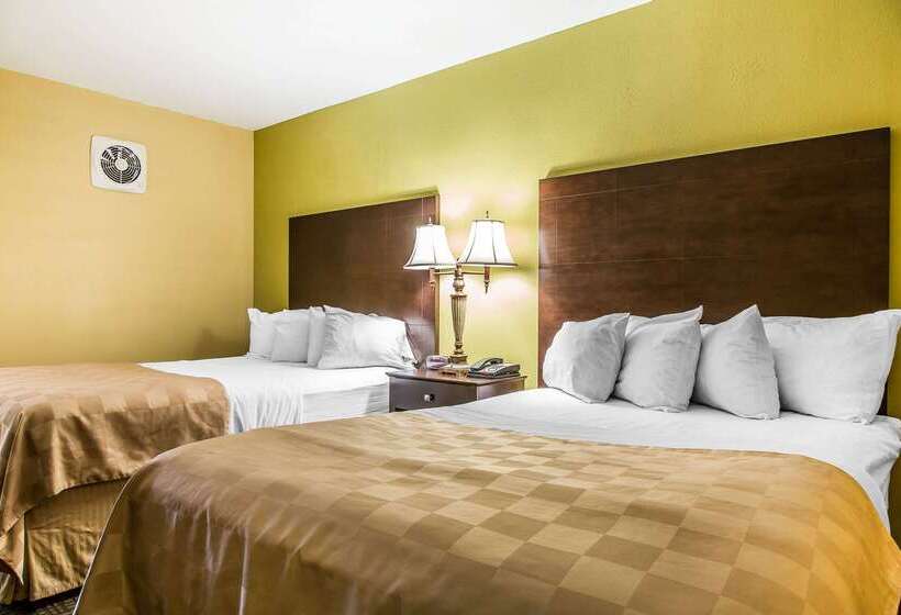 Clarion Hotel & Suites Hamden New Haven