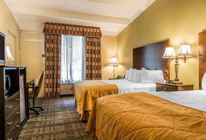 Clarion Hotel & Suites Hamden New Haven