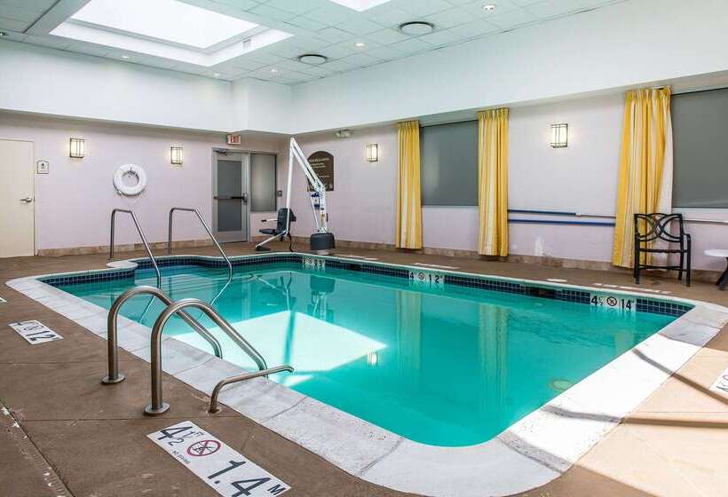 Clarion Hotel & Suites Hamden New Haven
