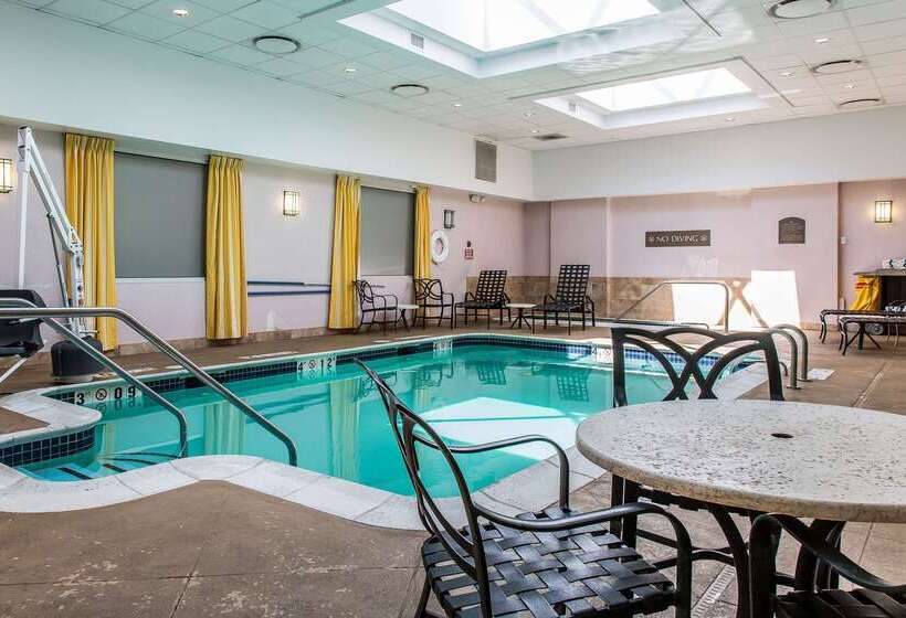 Clarion Hotel & Suites Hamden New Haven