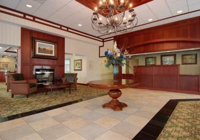 Clarion Hotel & Suites Hamden New Haven