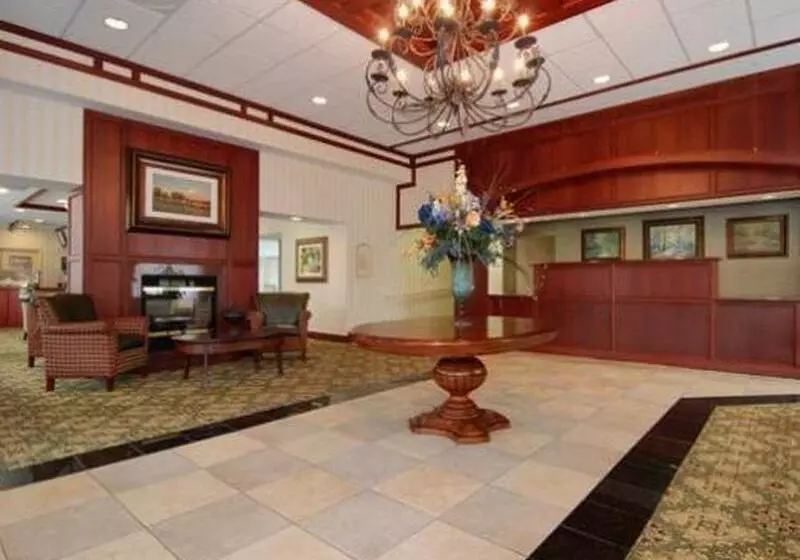 Clarion Hotel & Suites Hamden New Haven