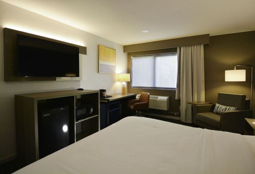 호텔 Comfort Inn & Suites Moreno Valley Near March Air Reserve Base