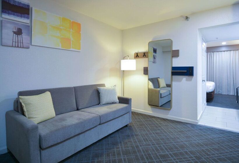 호텔 Comfort Inn & Suites Moreno Valley Near March Air Reserve Base