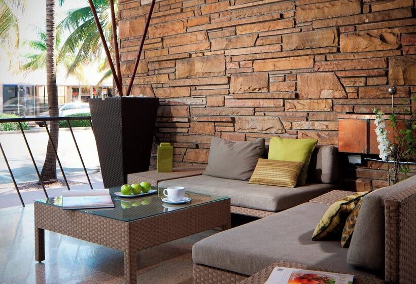 בית מלון כפרי Courtyard Miami Beach South Beach