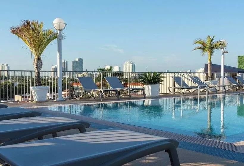 호텔 Courtyard Miami Beach South Beach