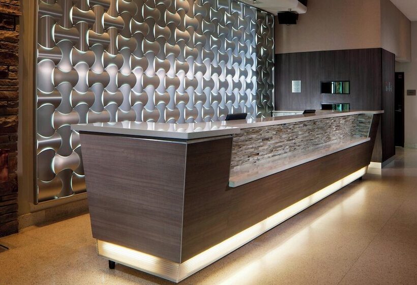 בית מלון כפרי Courtyard Miami Beach South Beach