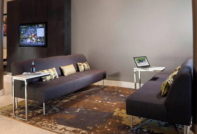 בית מלון כפרי Courtyard Miami Beach South Beach