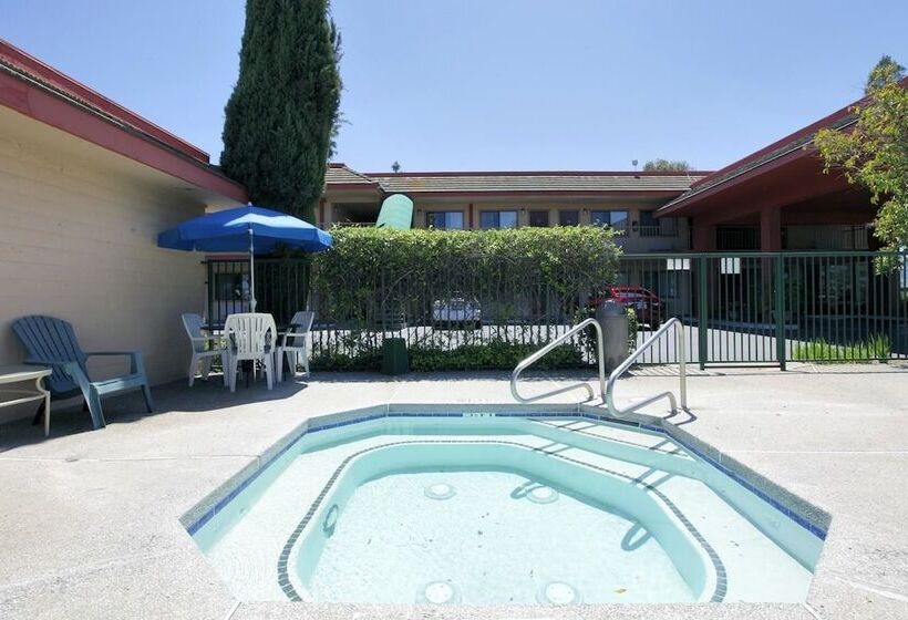 فندق Days Inn By Wyndham Gilroy