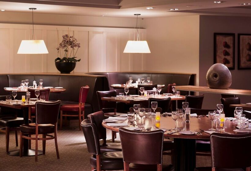 فندق De Vere Cranage Estate