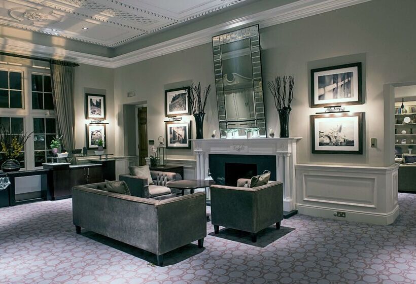 فندق De Vere Cranage Estate