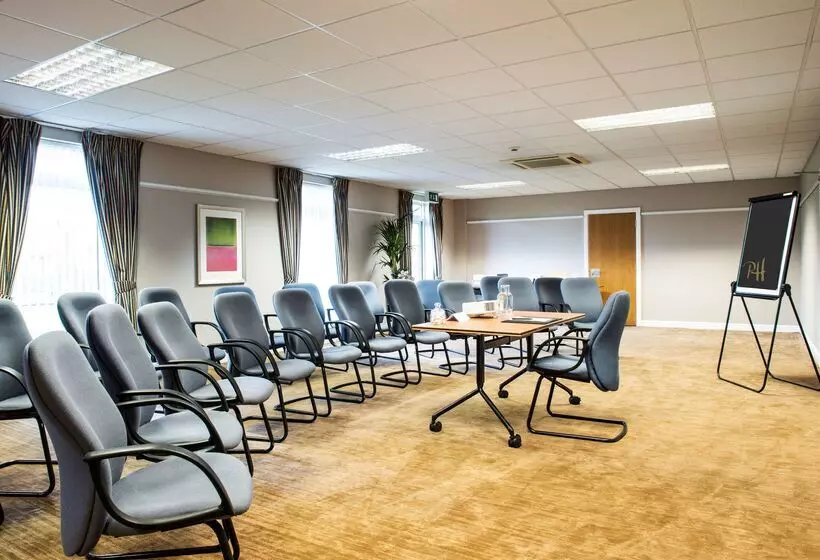 Отель De Vere Cranage Estate