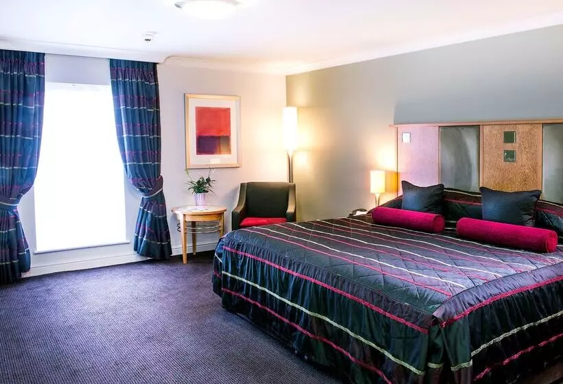 Отель De Vere Cranage Estate