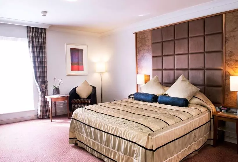 Отель De Vere Cranage Estate