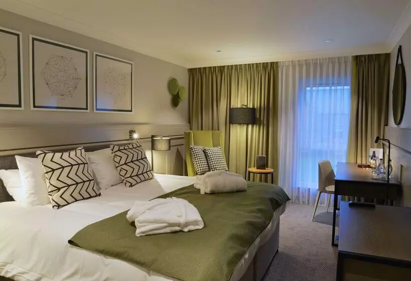 Отель De Vere Cranage Estate