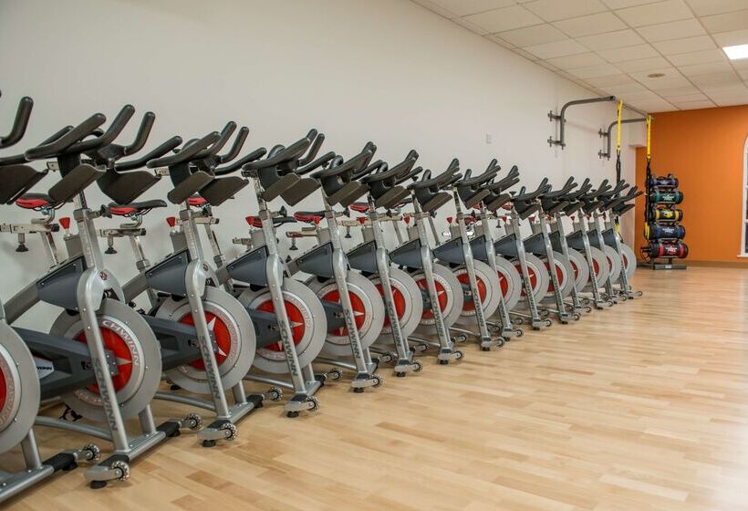 فندق De Vere Cranage Estate