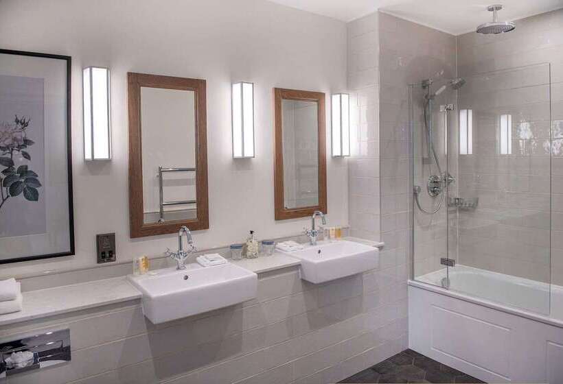 فندق De Vere Cranage Estate