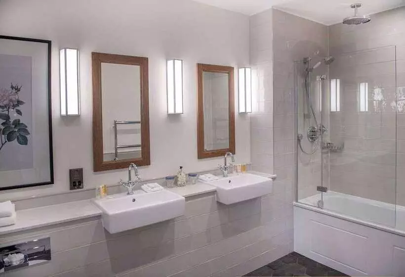 Отель De Vere Cranage Estate