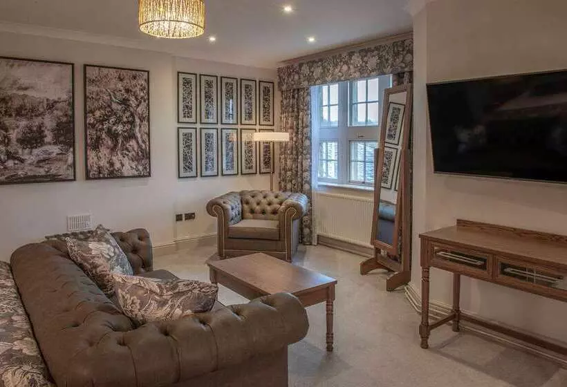 Отель De Vere Cranage Estate